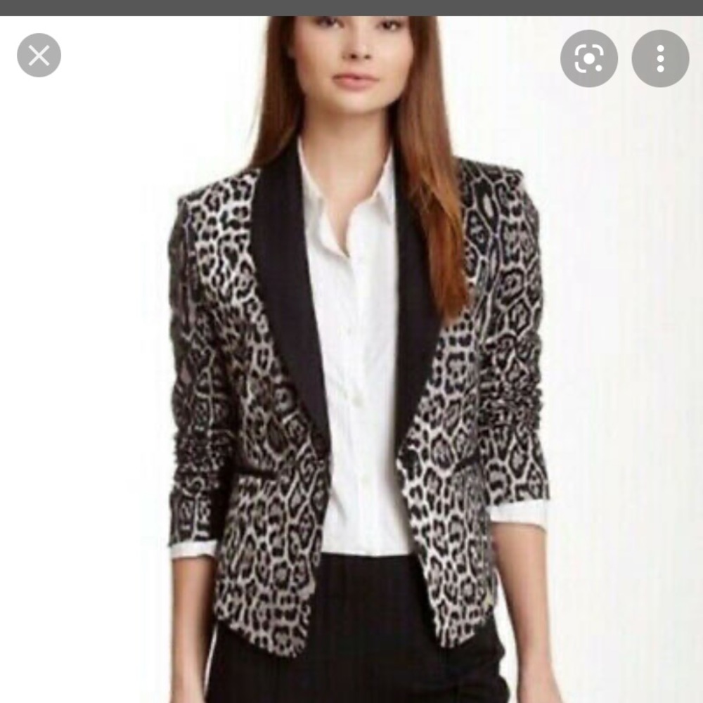 BCBG suit jacket looks hardly used